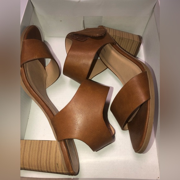 Cognac Peep Toe Low Stacked Heel Open Toe Ankle Heel Cutout Sandal - Picture 4 of 5